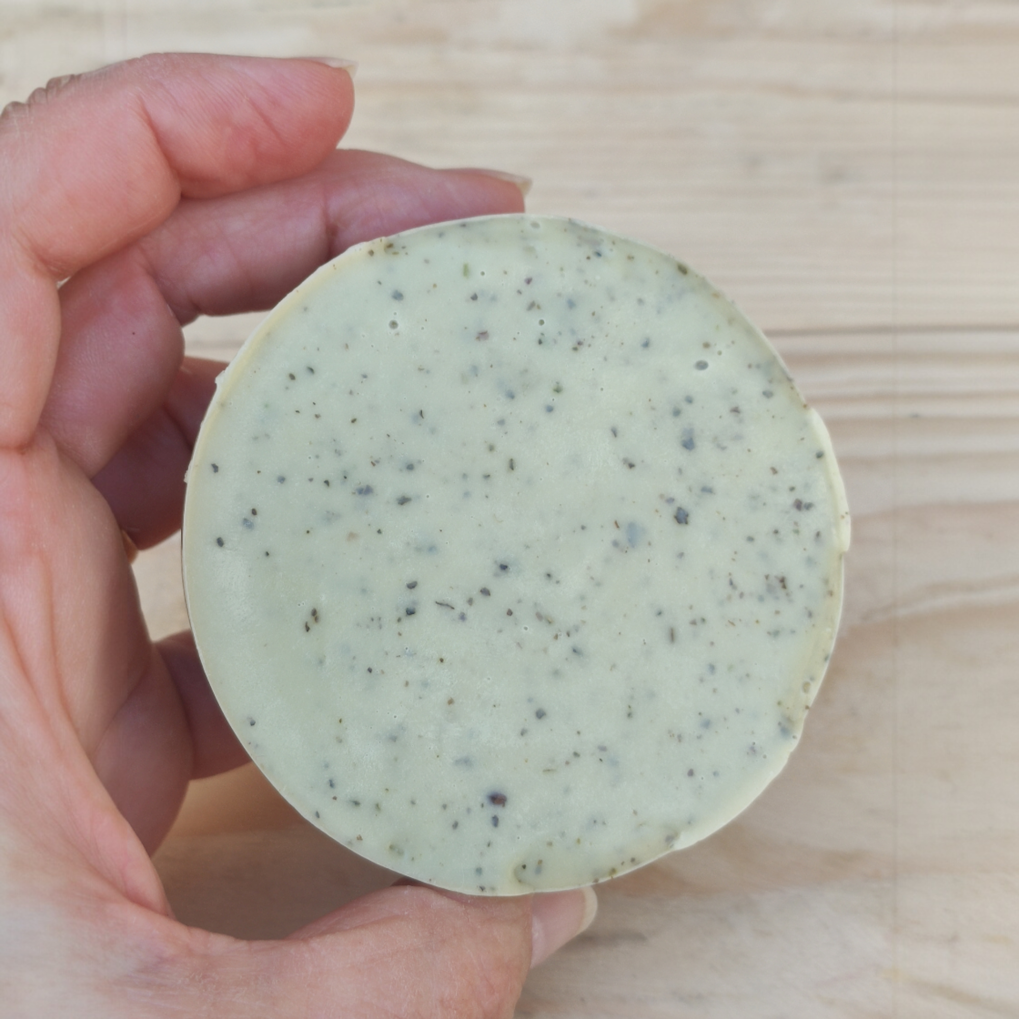 Jabón Natural de Glicerina con Albahaca para Piel Mixta