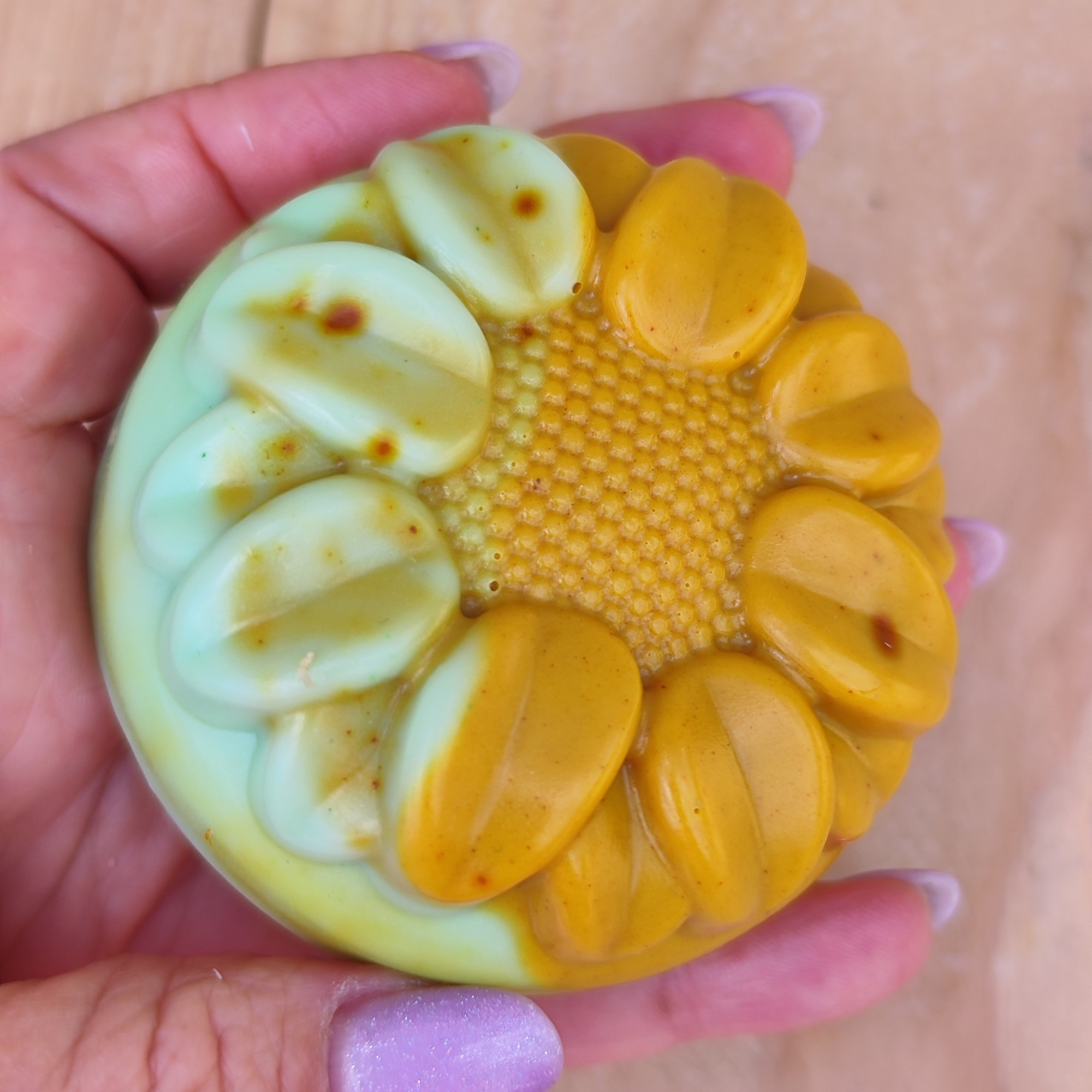 Jabón Natural de Glicerina con Aloe Vera y Cúrcuma para Piel con Manchas