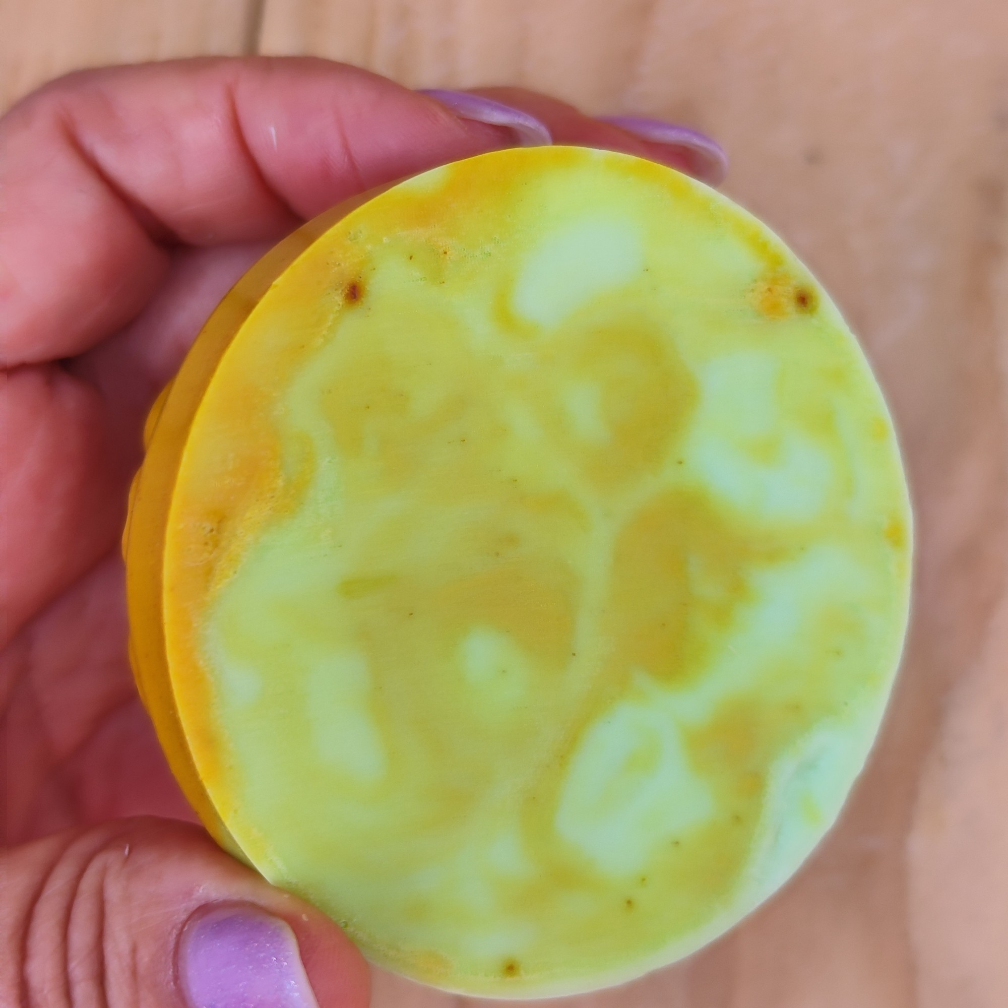 Jabón Natural de Glicerina con Aloe Vera y Cúrcuma para Piel con Manchas