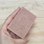 Jabón Natural de Glicerina con Arcilla Roja y Lavanda para Piel Normal