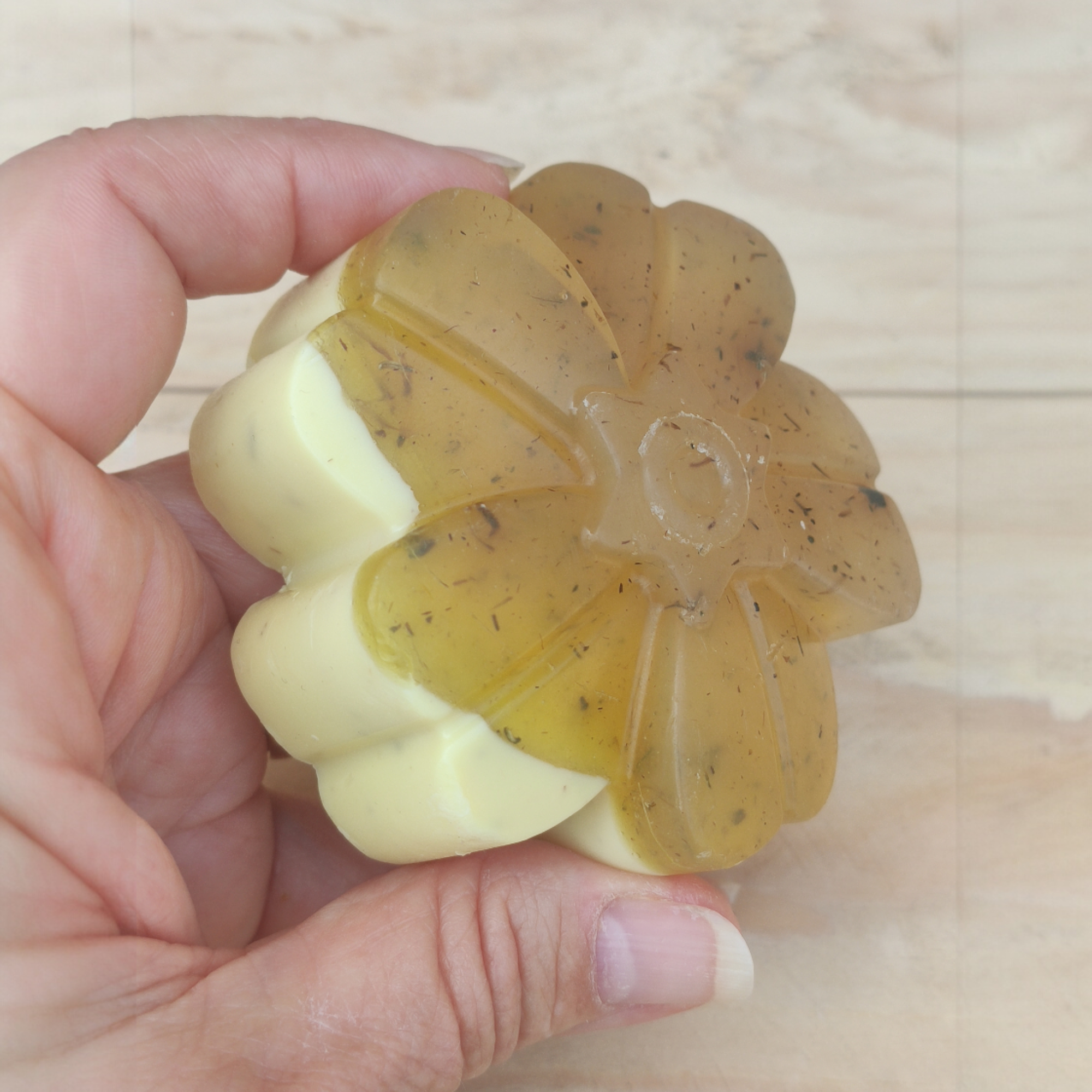 Jabón Natural de Glicerina con Árnica para Piel Cansada