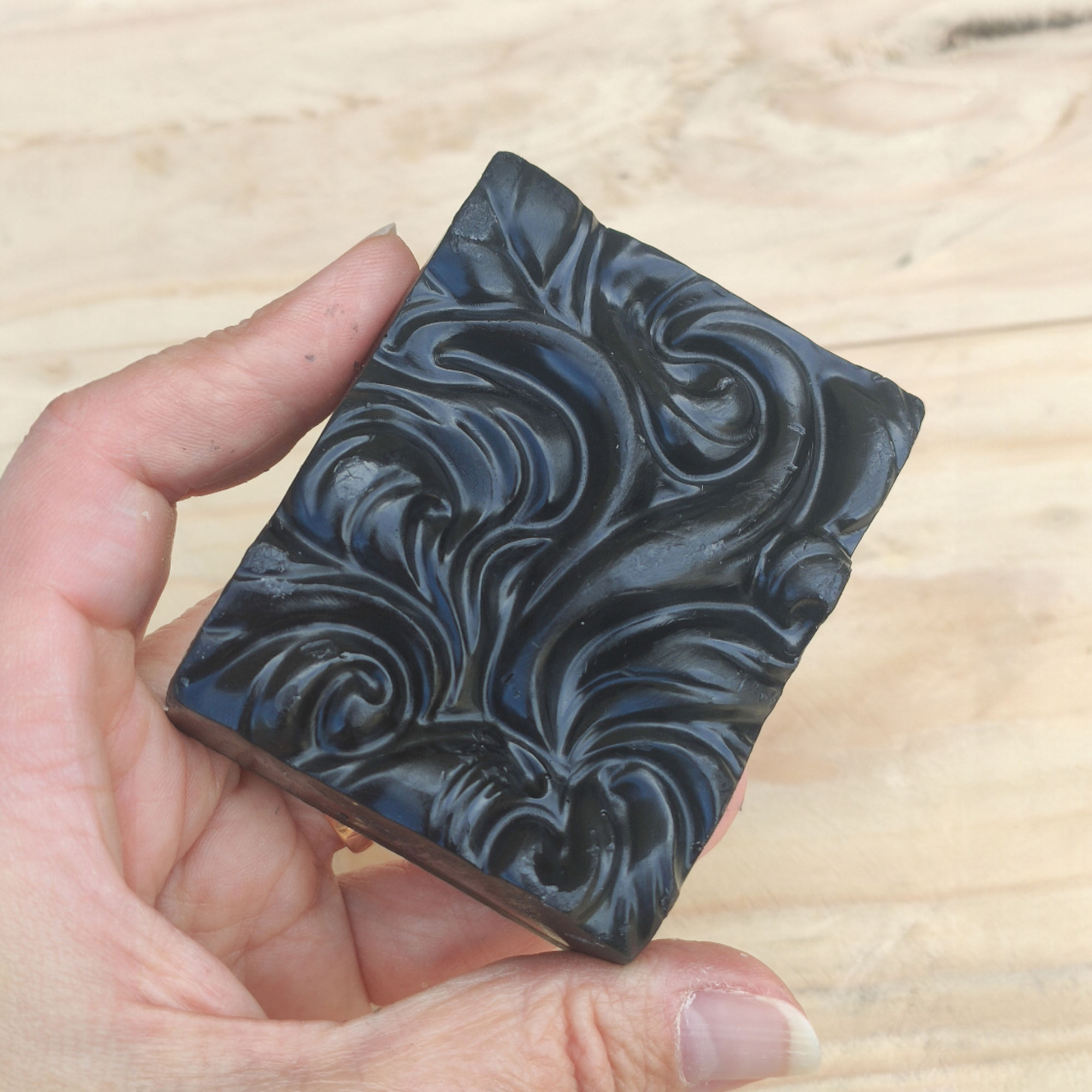 Jabón Natural de Glicerina con Carbón Activado para Piel Grasa