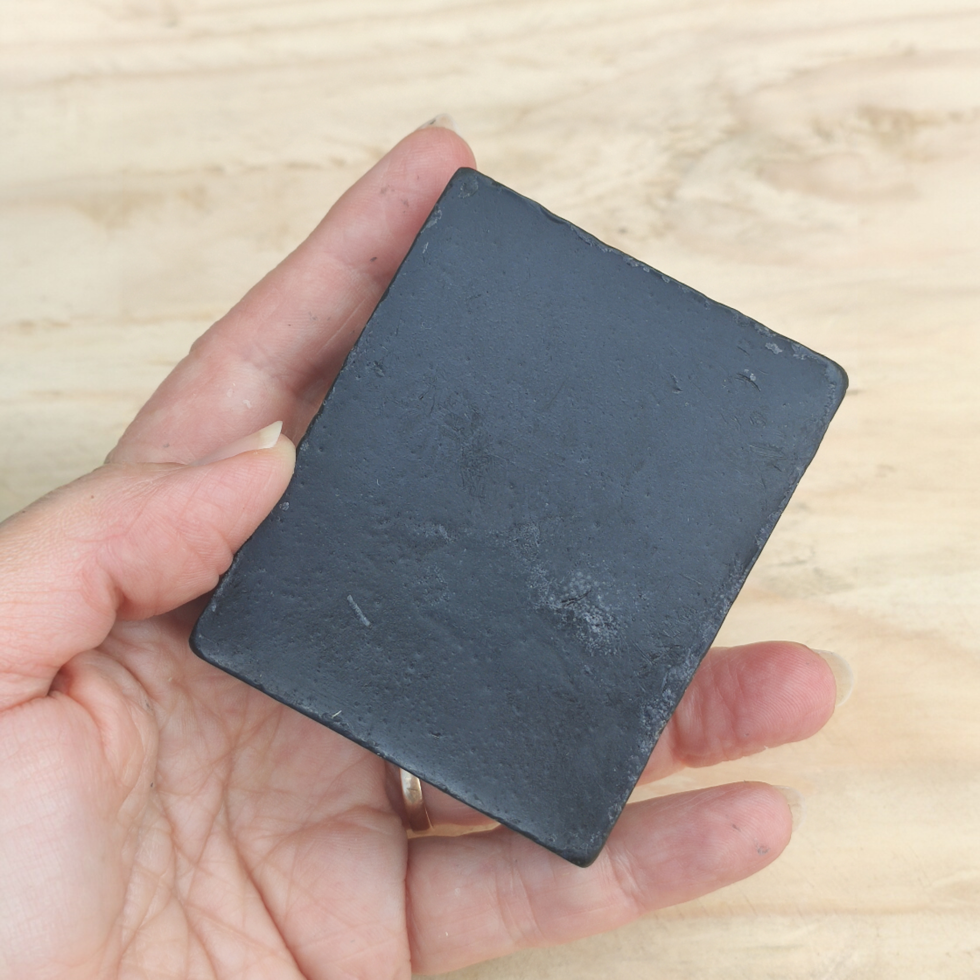 Jabón Natural de Glicerina con Carbón Activado para Piel Grasa
