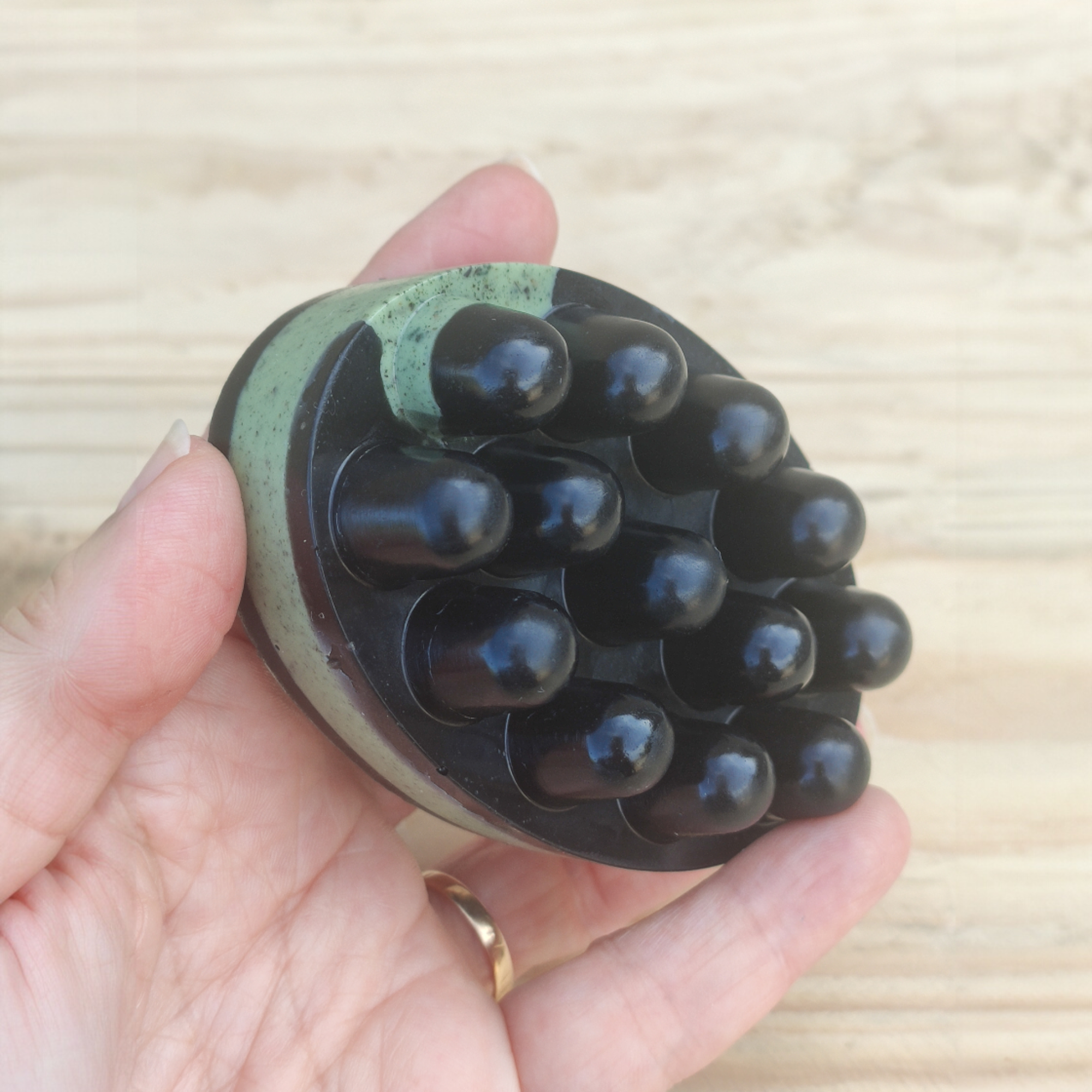 Jabón Natural de Glicerina con Carbón Activado y Menta para Piel Grasa