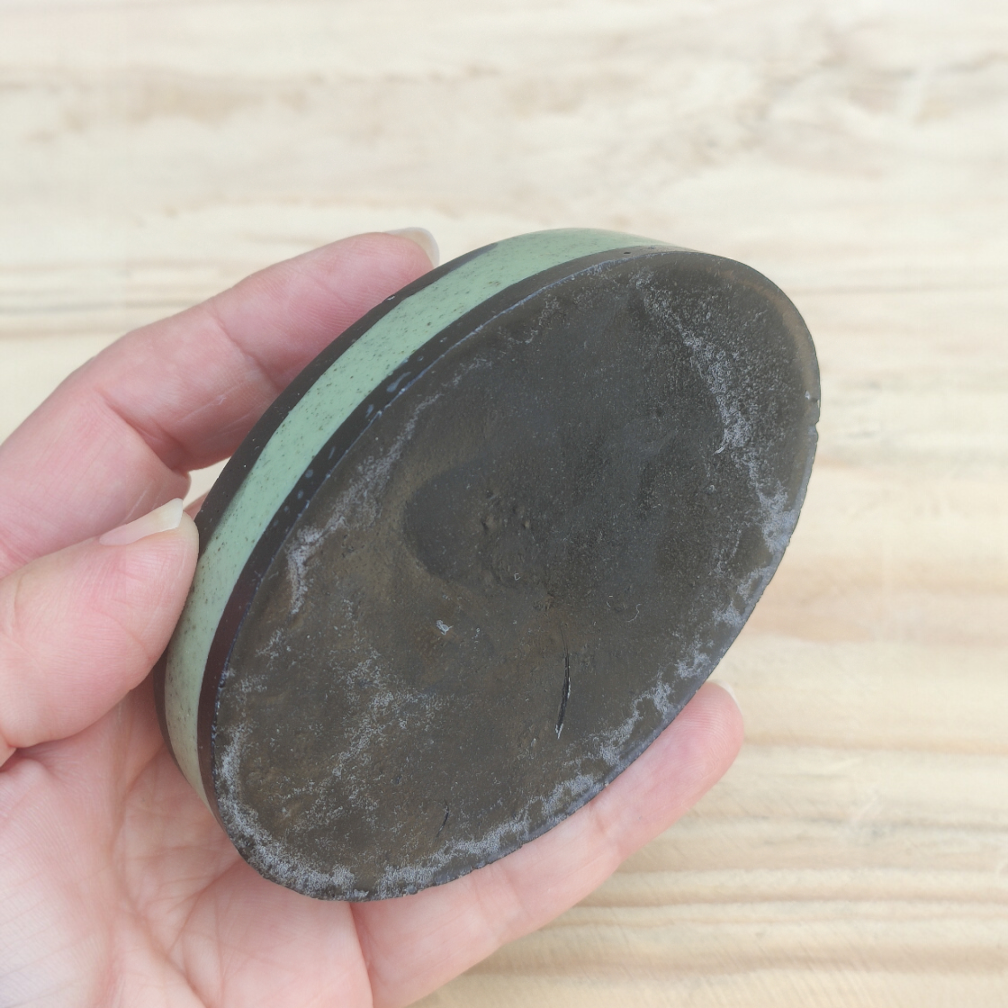 Jabón Natural de Glicerina con Carbón Activado y Menta para Piel Grasa