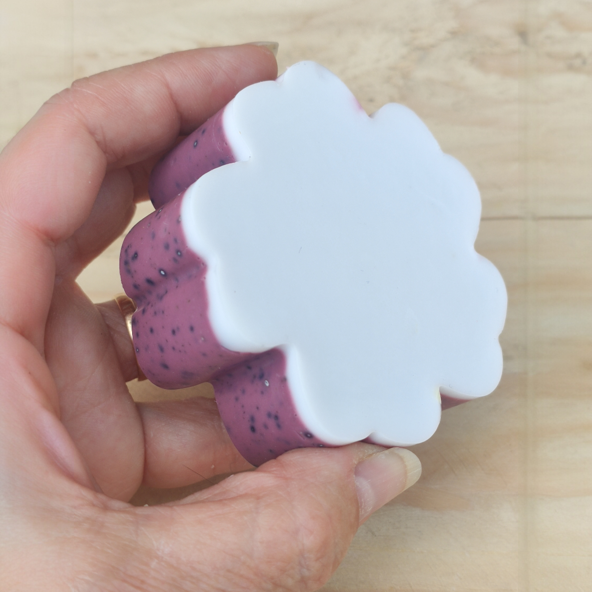 Jabón Natural de Glicerina con Hibisco para Piel Madura