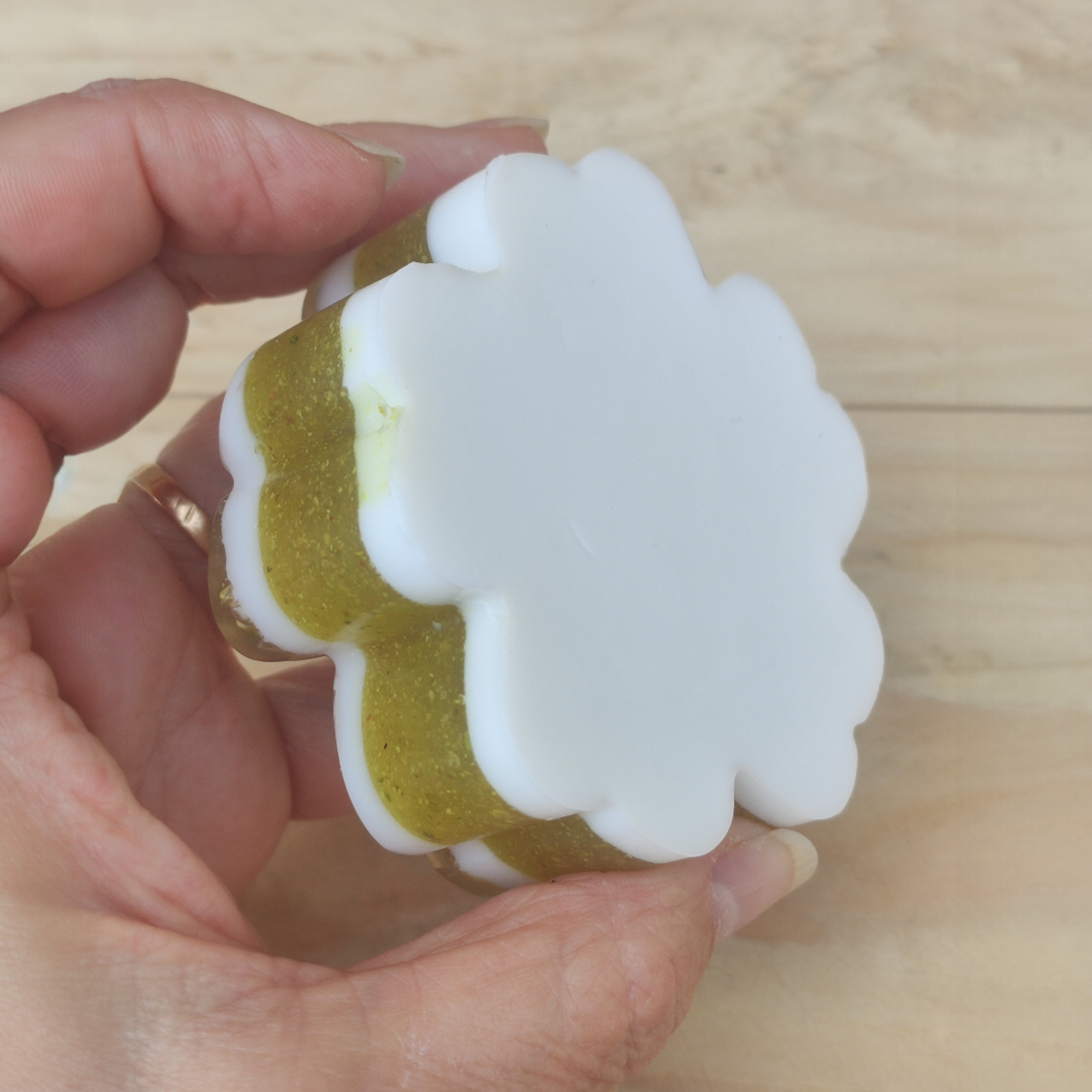 Jabón Natural de Glicerina con Jazmín para Piel Normal
