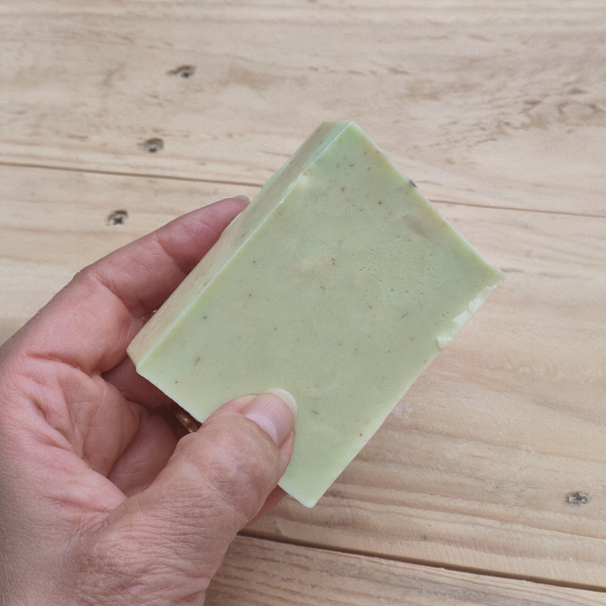 Jabón Natural de Glicerina con Jengibre y Aloe Vera para Piel con Acné