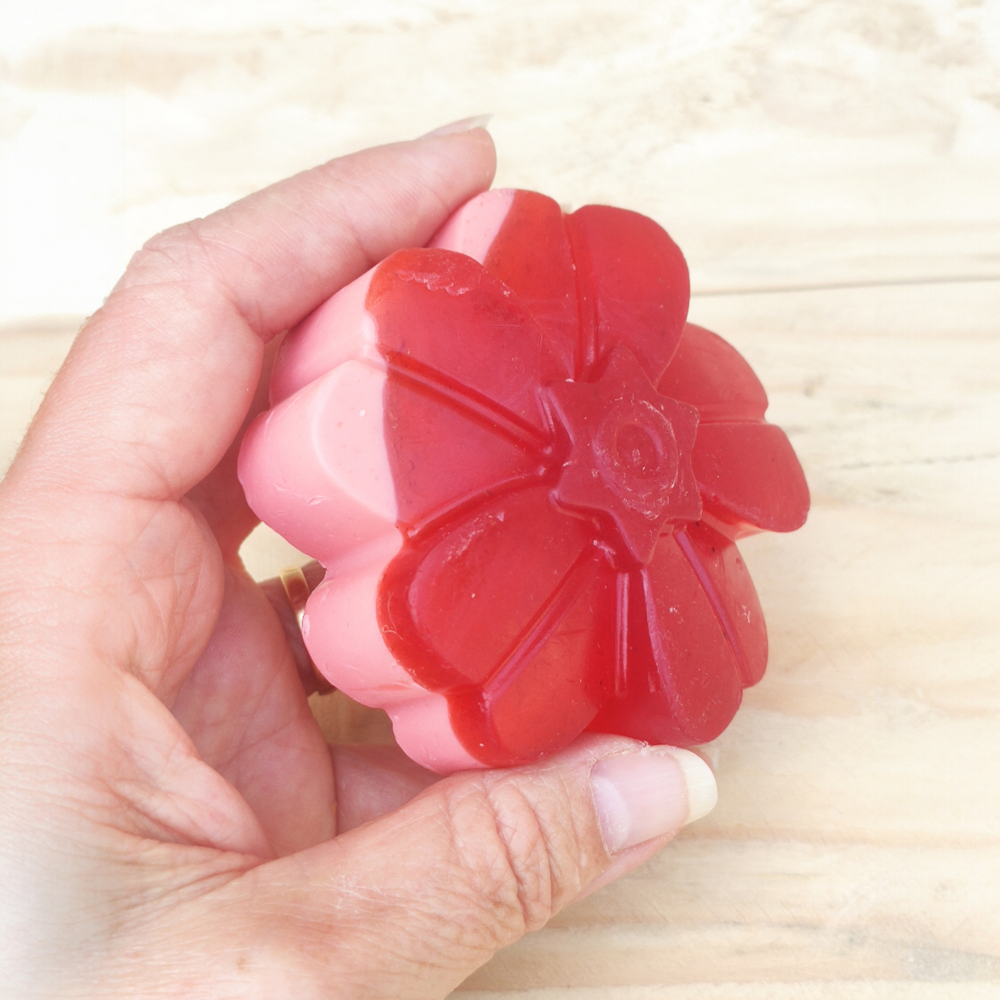 Jabón Natural de Glicerina con Rosa para Piel Madura
