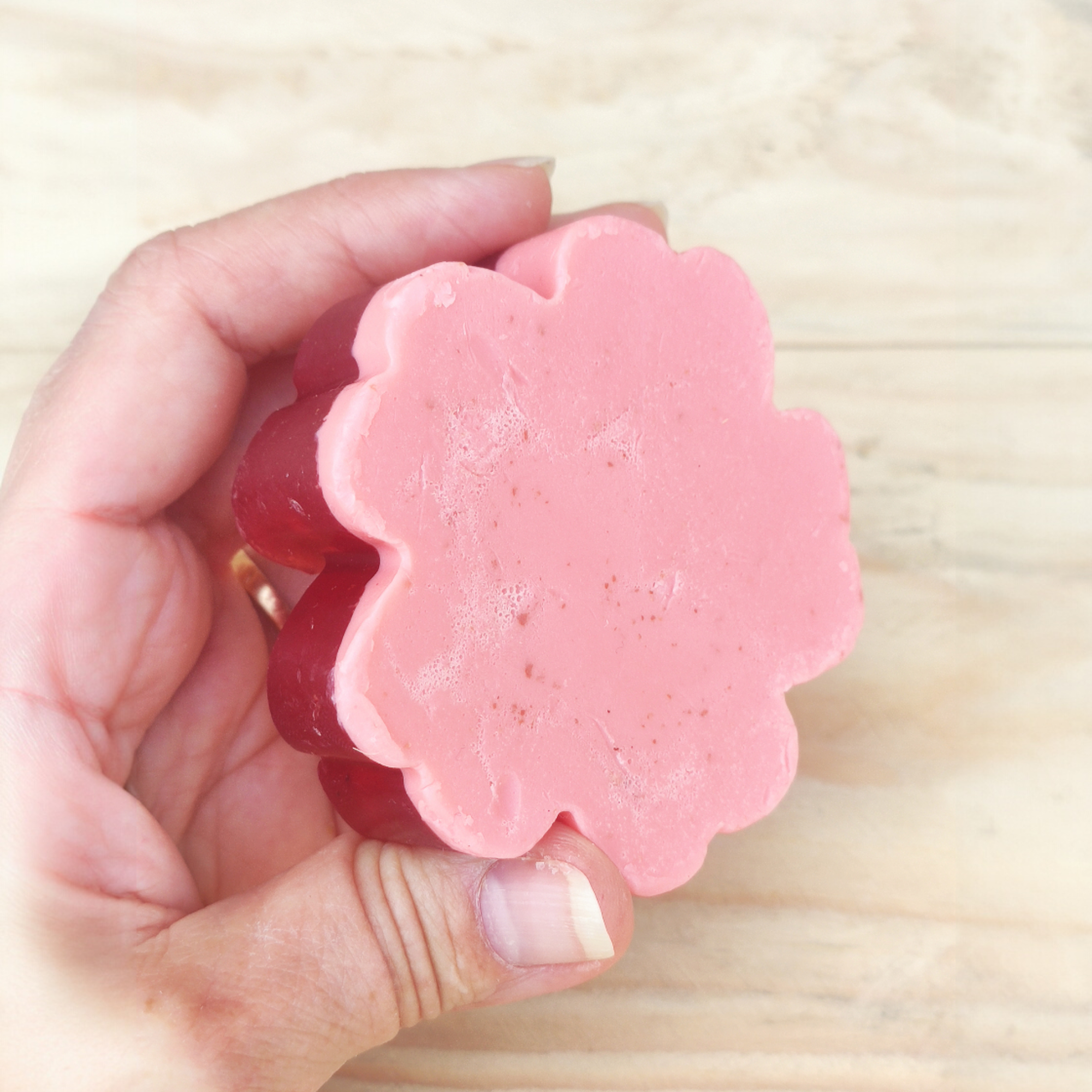 Jabón Natural de Glicerina con Rosa para Piel Madura