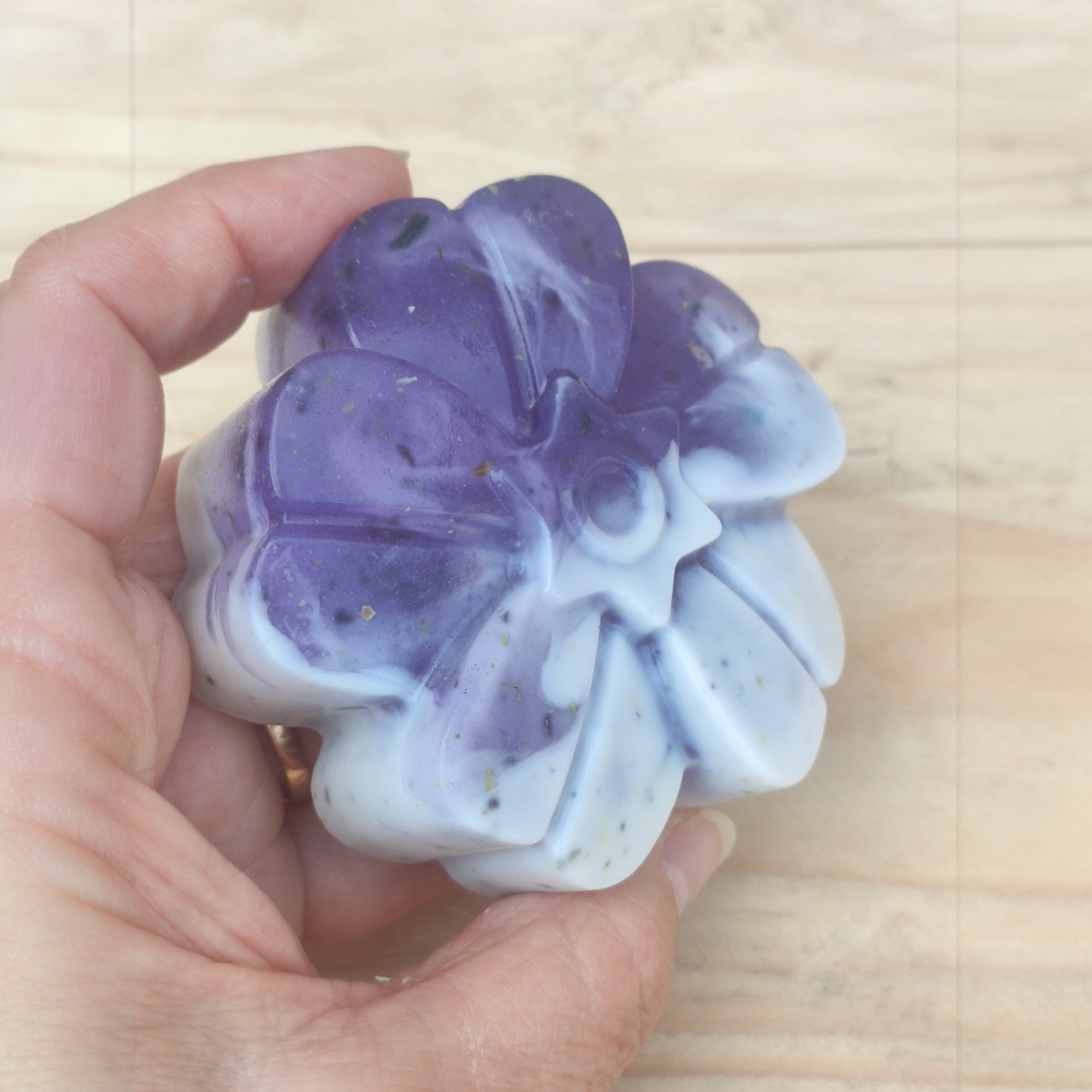 Jabón Natural de Glicerina con Violeta para Piel Seca