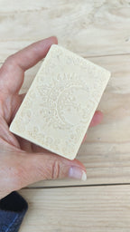 Jabón Natural de Glicerina con Arcilla Blanca y Caléndula para Piel Sensible