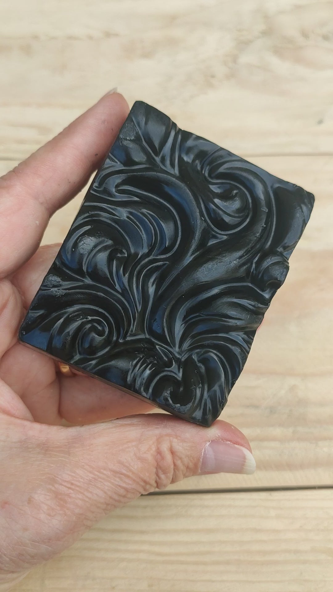 Jabón Natural de Glicerina con Carbón Activado para Piel Grasa