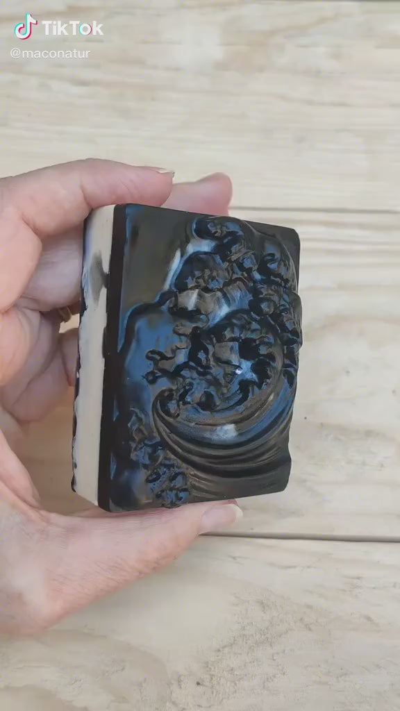 Jabón Natural de Glicerina con Carbón Activado y Jengibre para Piel con Acné