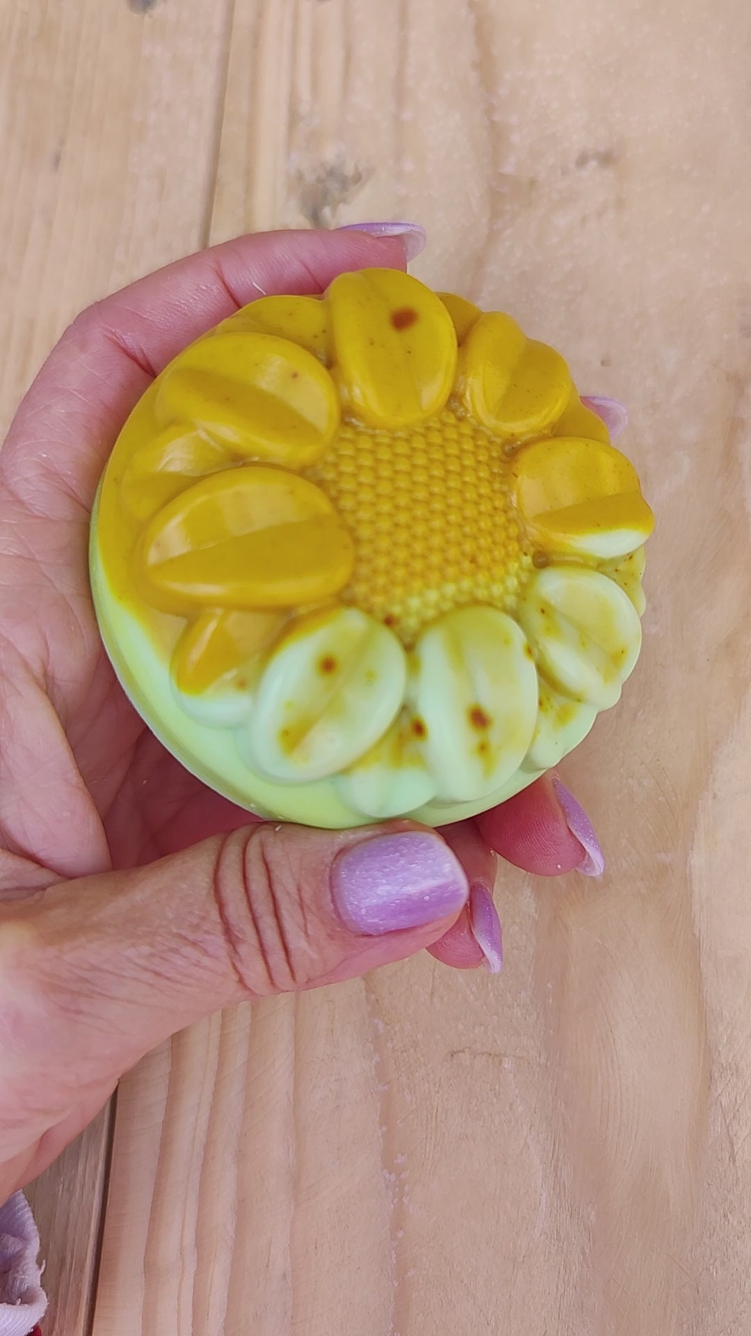Jabón Natural de Glicerina con Aloe Vera y Cúrcuma para Piel con Manchas