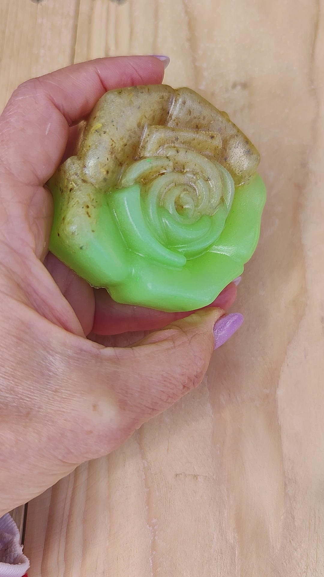 Jabón Natural de Glicerina con Aloe Vera y Manzanilla para Piel Sensible