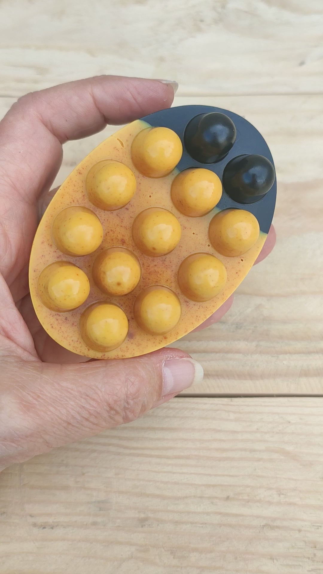 Jabón Natural de Glicerina con Carbón Activado y Cúrcuma para Piel Mixta